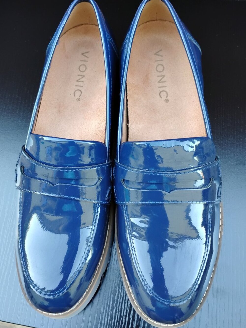 Vionic Cheryl II Navy Patent Leather Lug Sole Penny Loafer Size 6 Grey Sole